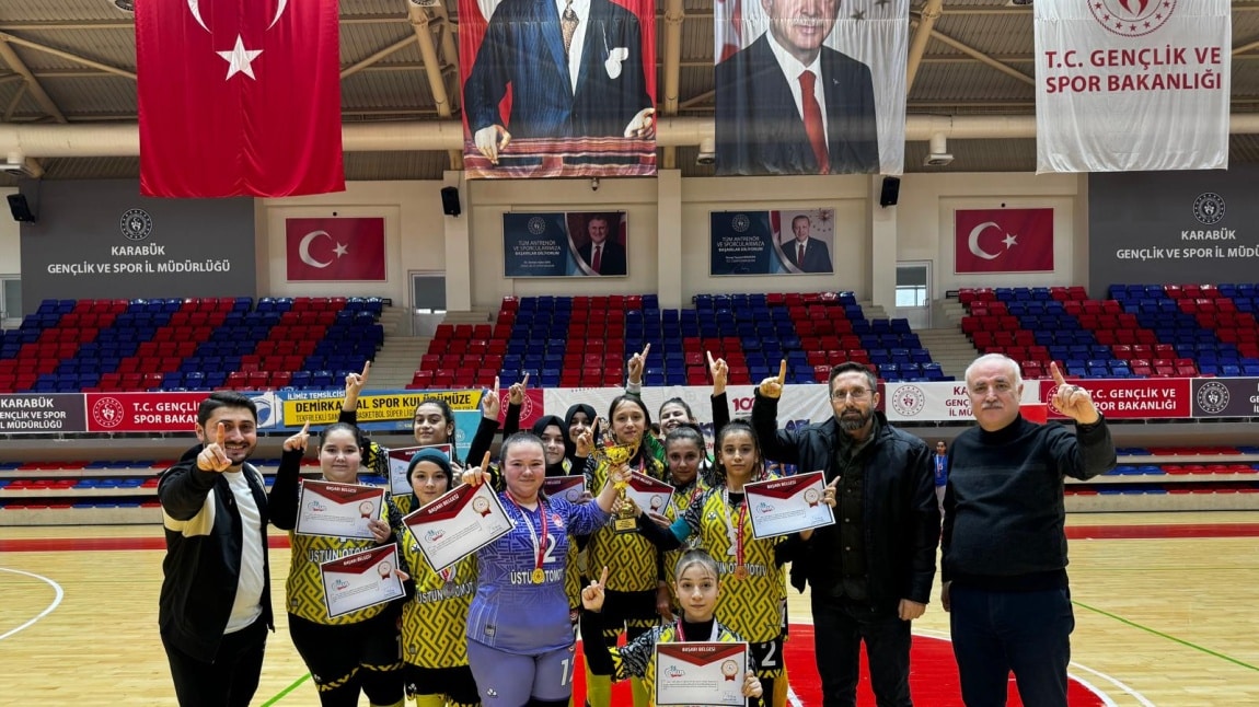 Okul Takımımız Yıldız Kızlar Futsal'da İl Birincisi Oldu.